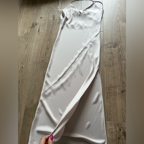 🌸Beautiful light dress from Aritzia🌺 - Picture 2 of 6